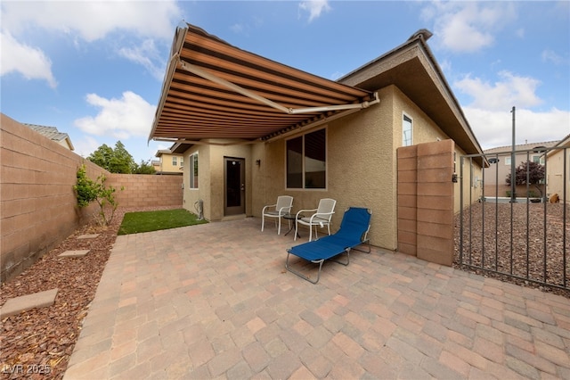 10664 Mount Jefferson Ave, Las Vegas, NV 89166 - fenced backyard with a patio