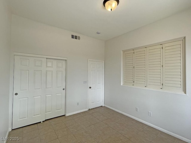825 Happy Sparrow Ave, Henderson, NV 89052 - unfurnished bedroom featuring baseboards, visible vents, and a closet