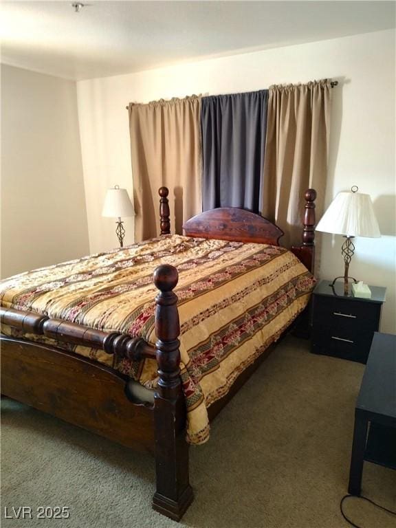 bedroom featuring carpet floors
