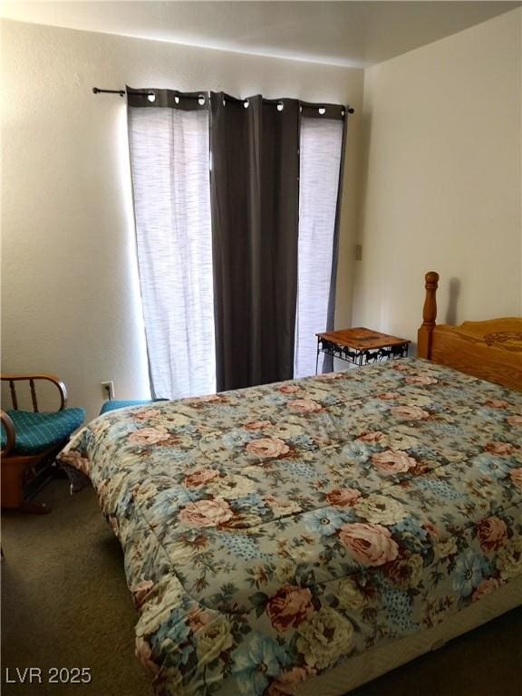 bedroom with carpet flooring