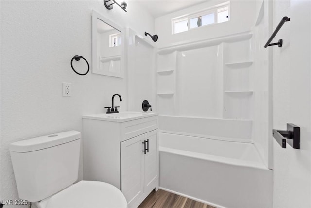 429 N 10th St, Las Vegas, NV 89101 - full bath featuring toilet, shower / bathtub combination, vanity, and wood finished floors
