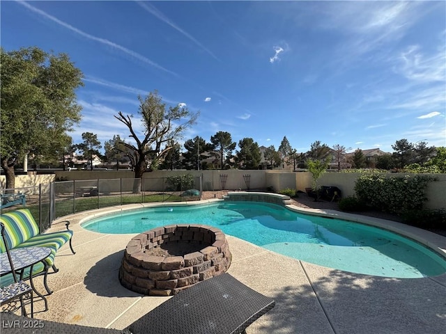 2807 Camelback Ln, Henderson, NV 89074 - view of pool featuring an outdoor fire pit, a patio area, a fenced in pool, and a fenced backyard