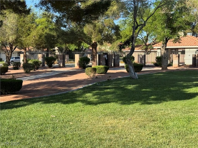 2807 Camelback Ln, Henderson, NV 89074 - view of yard with fence