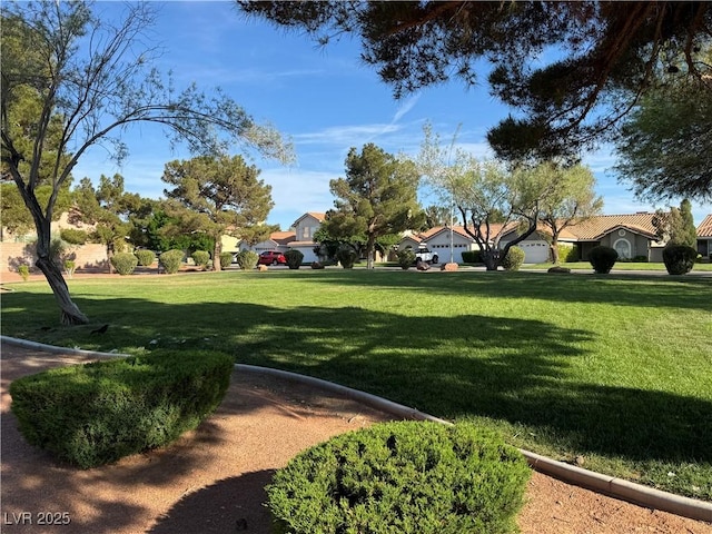2807 Camelback Ln, Henderson, NV 89074 - view of community featuring a yard