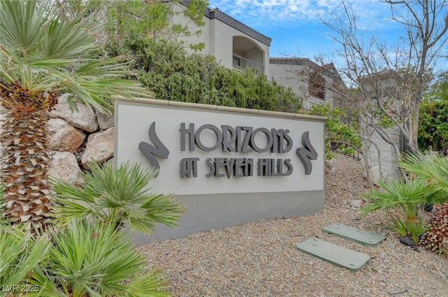 view of community / neighborhood sign