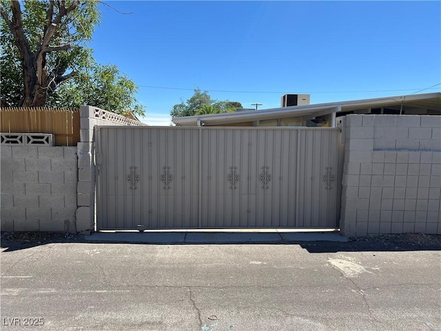 304 S Crestline Dr, Las Vegas, NV 89107 - view of gate with fence
