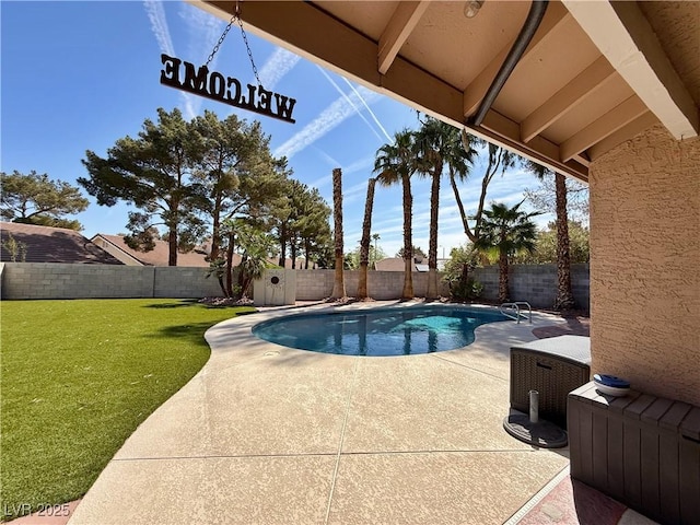 2022 Big Bend Way, Henderson, NV 89074 - view of swimming pool featuring a patio area and a fenced backyard