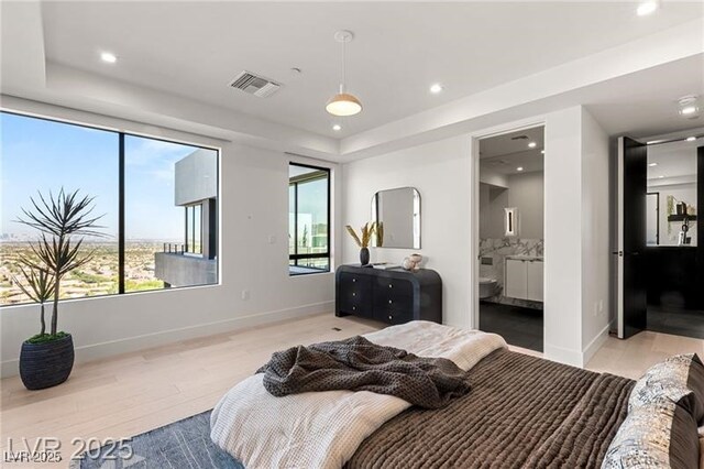 bedroom with baseboards, light wood-type flooring, visible vents, and recessed lighting