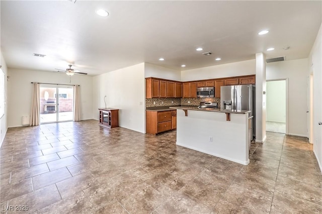 kitchen with open floor plan, visible vents, appliances with stainless steel finishes, and ceiling fan