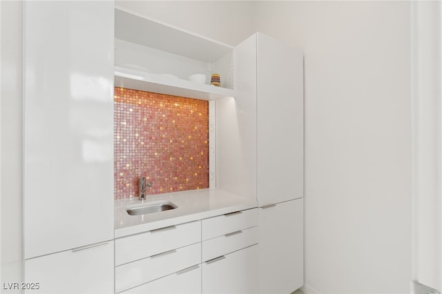 bathroom featuring a sink
