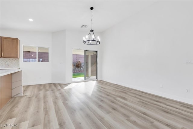 interior space with an inviting chandelier, light wood-style flooring, baseboards, visible vents, and recessed lighting