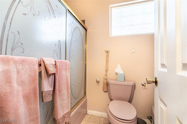 full bath featuring toilet, shower / bath combination with glass door, and baseboards