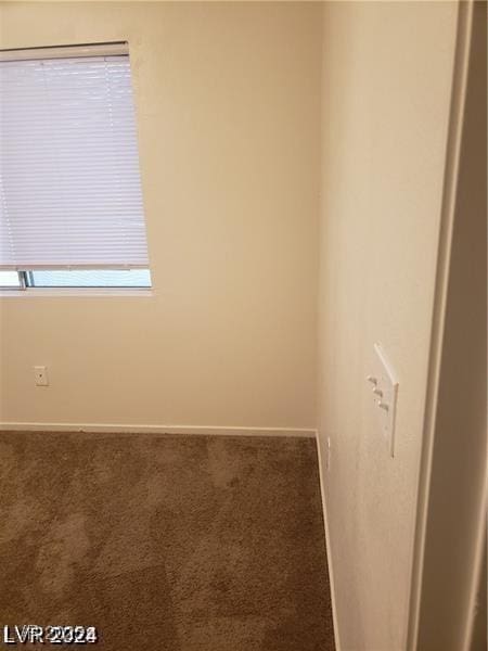 unfurnished room with carpet, a healthy amount of sunlight, and baseboards