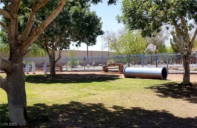 2305 W Horizon Ridge Pkwy Unit 3713, Henderson, NV 89052 - view of community with fence and a yard
