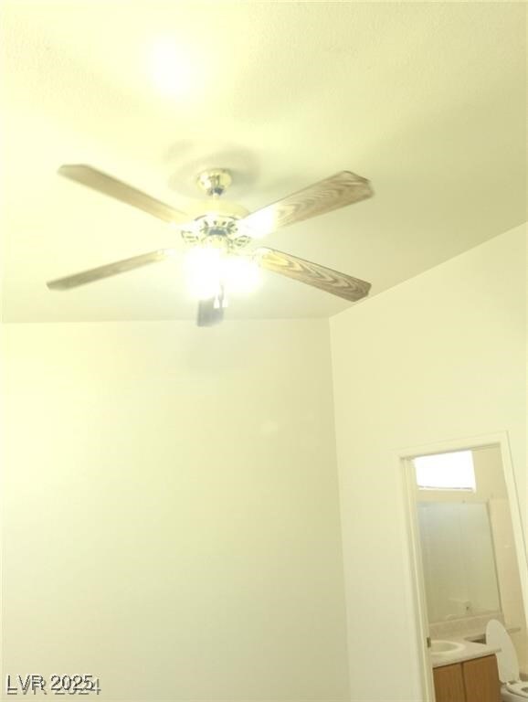 room details with a ceiling fan