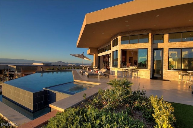 661 Dragon Peak Dr, Henderson, NV 89012 - view of pool with a patio and an in ground hot tub