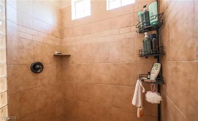 bathroom featuring a tile shower