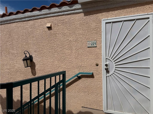 view of exterior entry with stucco siding