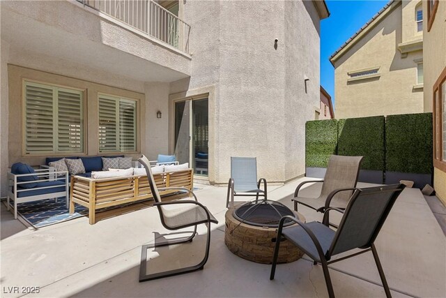 view of patio / terrace featuring an outdoor living space with a fire pit