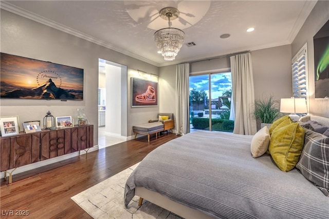 bedroom featuring visible vents, baseboards, recessed lighting, wood finished floors, and crown molding