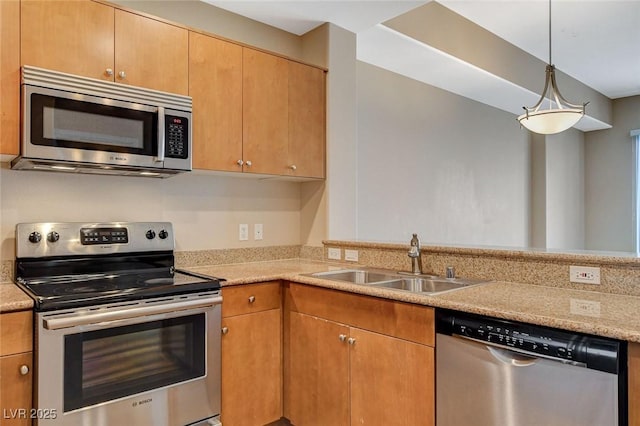 kitchen featuring a sink, pendant lighting, a peninsula, and stainless steel appliances