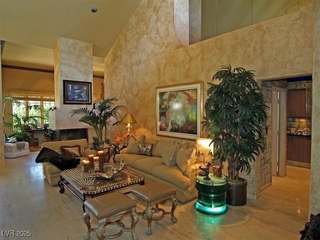 8199 Pinnacle Peak Ave, Las Vegas, NV 89113 - living room featuring high vaulted ceiling