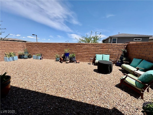 view of yard with fence and an outdoor hangout area