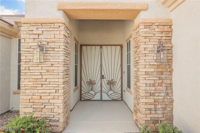 entrance to property with stucco siding