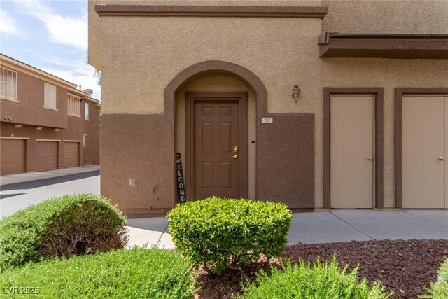 property entrance featuring stucco siding