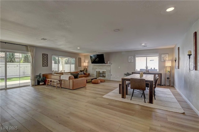 dining space featuring visible vents, a healthy amount of sunlight, recessed lighting, and light wood finished floors