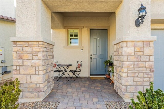 view of exterior entry featuring stucco siding