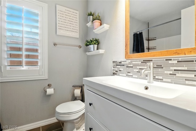 bathroom with vanity, tasteful backsplash, a shower with curtain, and toilet