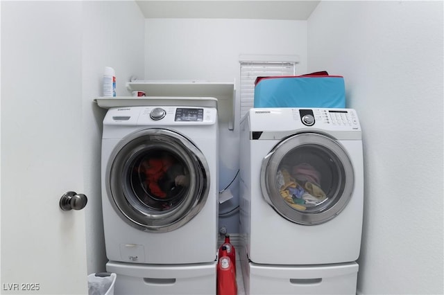 laundry room with laundry area and washer and clothes dryer