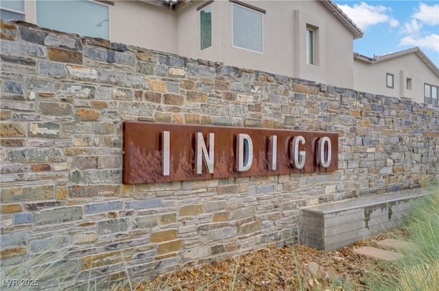 view of community / neighborhood sign