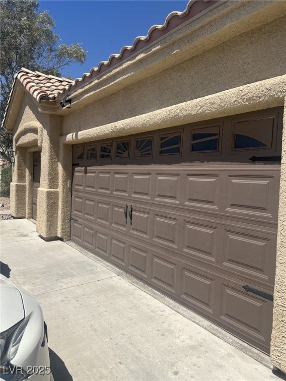 6596 Secluded Ave, Las Vegas, NV 89110 - garage with driveway