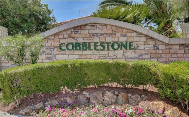 view of community / neighborhood sign