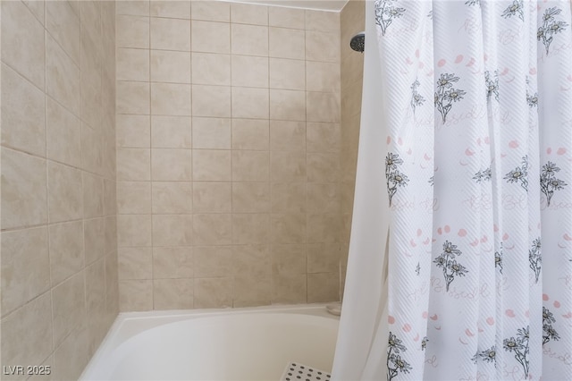 full bathroom featuring shower / bath combo with shower curtain