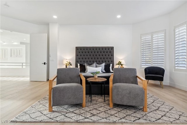 living area featuring recessed lighting, baseboards, and light wood finished floors