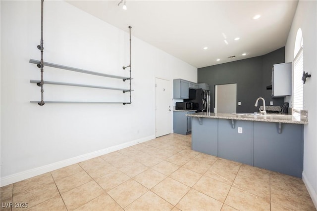 10404 Shadowland Ave, Las Vegas, NV 89144 - kitchen featuring a sink, a peninsula, a kitchen bar, baseboards, and recessed lighting