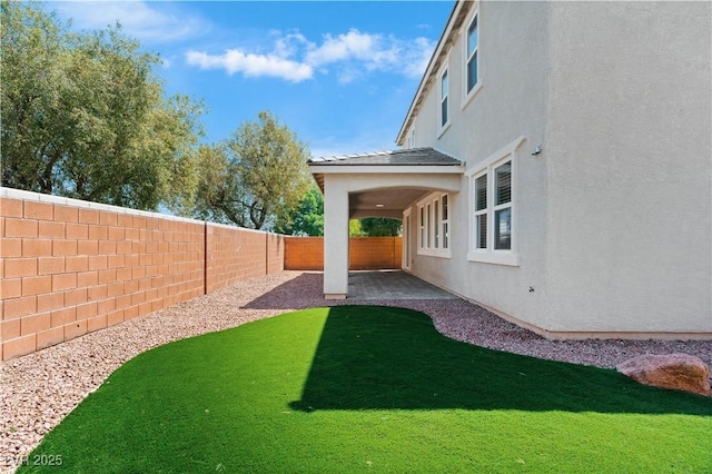 view of yard featuring a fenced backyard and a patio area