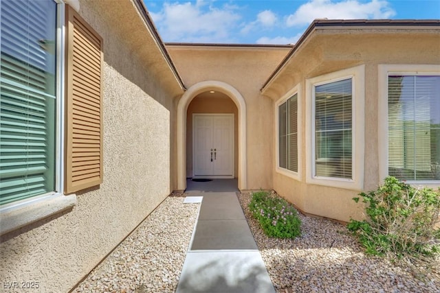 property entrance with stucco siding