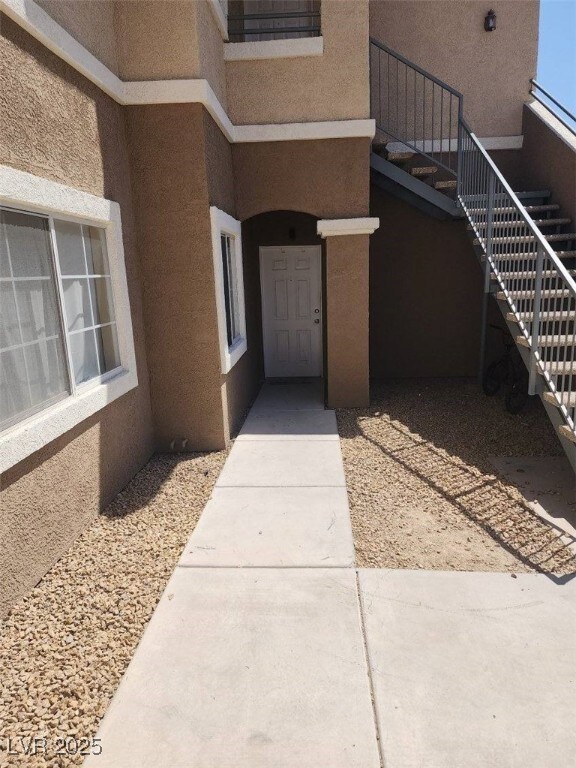 entrance to property with stucco siding