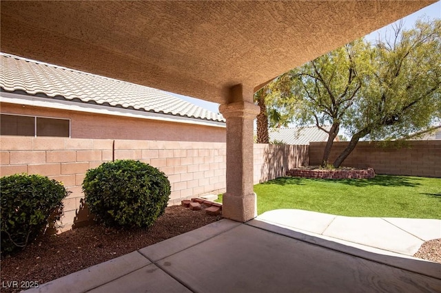 view of patio featuring a fenced backyard
