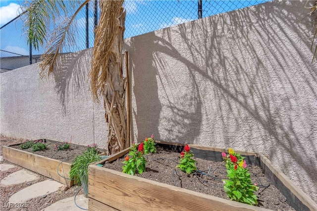 2595 Aviv Ct, Las Vegas, NV 89121 - exterior view of a garden and stucco siding