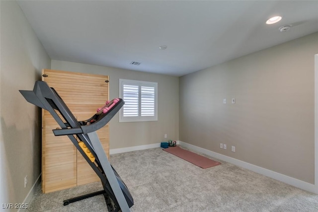 workout room with carpet, visible vents, and baseboards