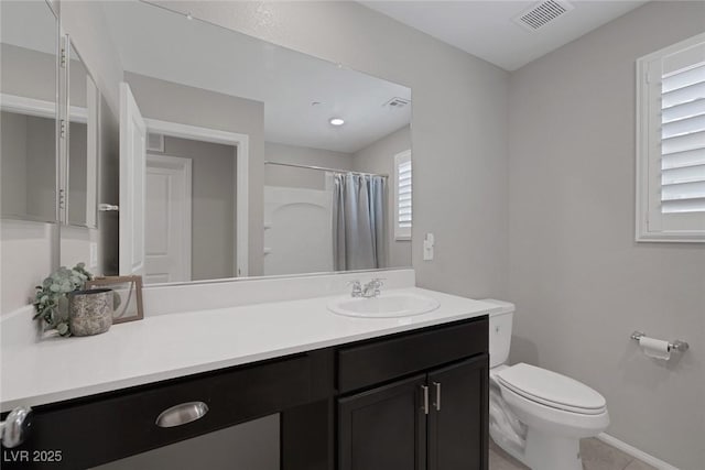 bathroom with toilet, curtained shower, visible vents, and vanity