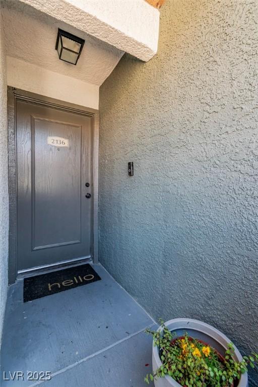 view of exterior entry featuring stucco siding