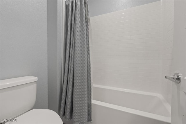 143 Aqua Commons Ln, Henderson, NV 89015 - bathroom featuring toilet, a textured wall, and shower / bath combination with curtain