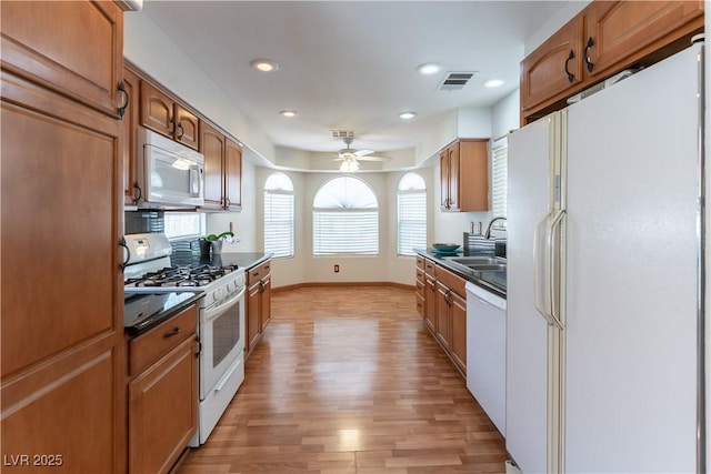 3510 Judah Way, Las Vegas, NV 89147 - kitchen featuring a ceiling fan, visible vents, light wood-type flooring, a sink, and white appliances