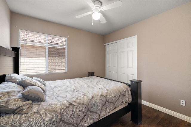 bedroom featuring baseboards, a ceiling fan, a closet, and wood finished floors